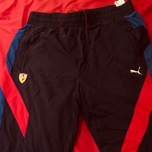 Pumas , Ferrari sweat pants